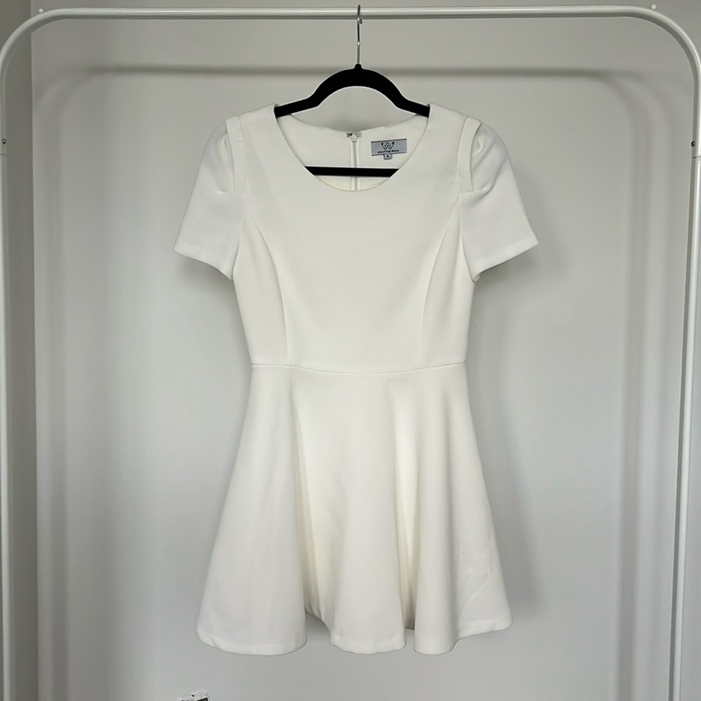 💟 White Cocktail Dress
